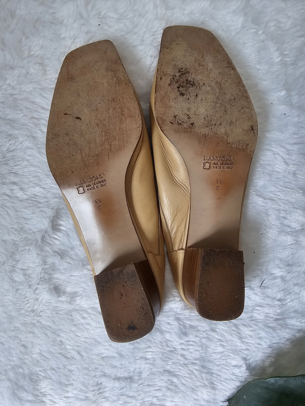 Rangoni Women’s Beige/Tan Square-Toe Slip-On Mules - Picture 8 of 9
